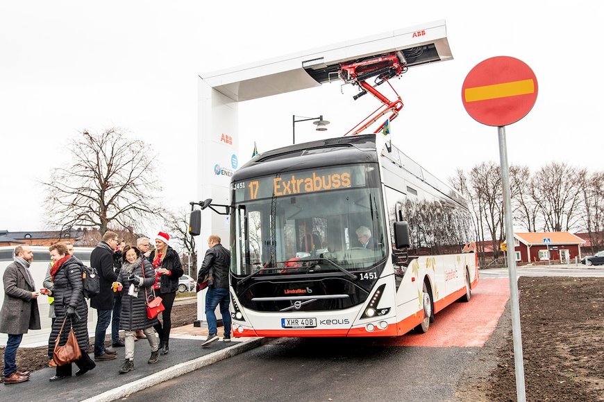 Jönköpings första elbusslinje laddas av ABB